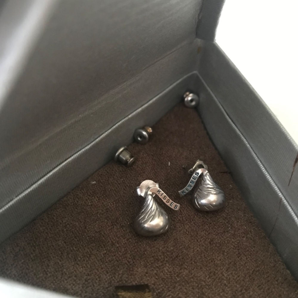 RARE 925 Hershey Kiss studs from the Hershey store in nyc - Picture 3 of 9